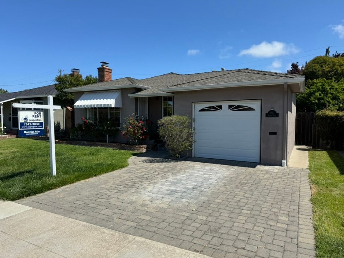 Primary Photo - Premier Large 4-bedroom, 2-bath residence,...