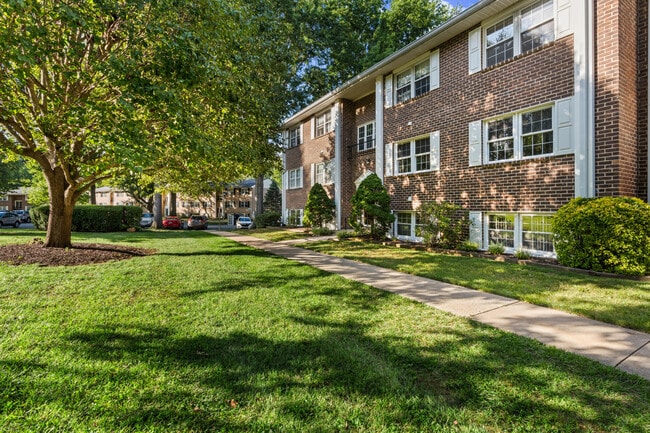 Building Photo - 211 Crocker Dr