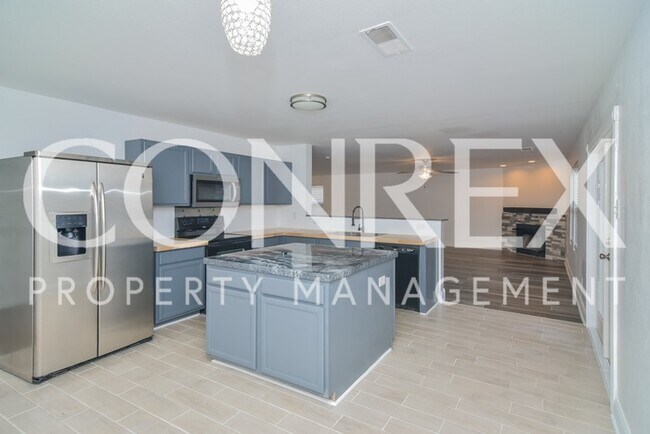Building Photo - Gorgeous 3 Bedroom!