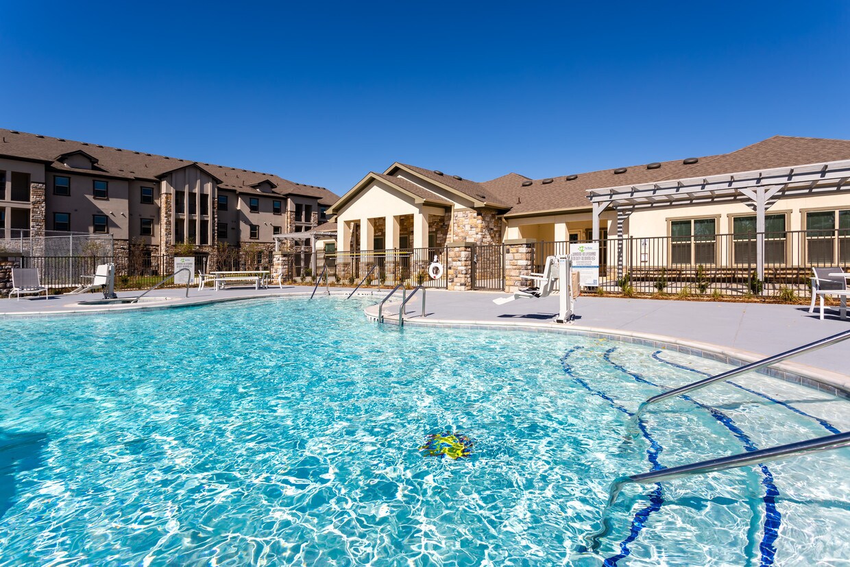 Majestic Parc Apartments in Denton, TX