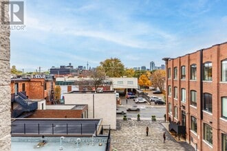 Building Photo - 996 Queen St E
