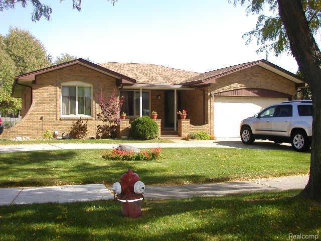 Building Photo - 2952 Sylvan Dr