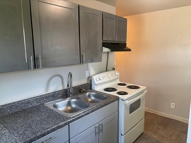 Building Photo - 2 Bedroom 1 Bath Home Minutes from Uptown Charlotte
