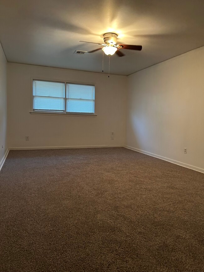 Master bedroom - 3737 Hunting Creek Rd