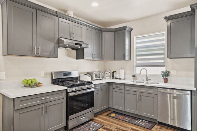 Foto del edificio - 14881 Newland St