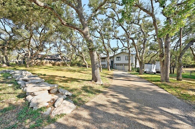 Foto del edificio - 10102 Murmuring Creek Dr