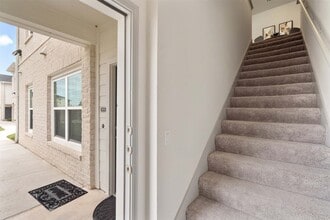 Building Photo - 1101 Halsey Dr