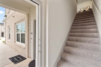 Building Photo - 1101 Halsey Dr