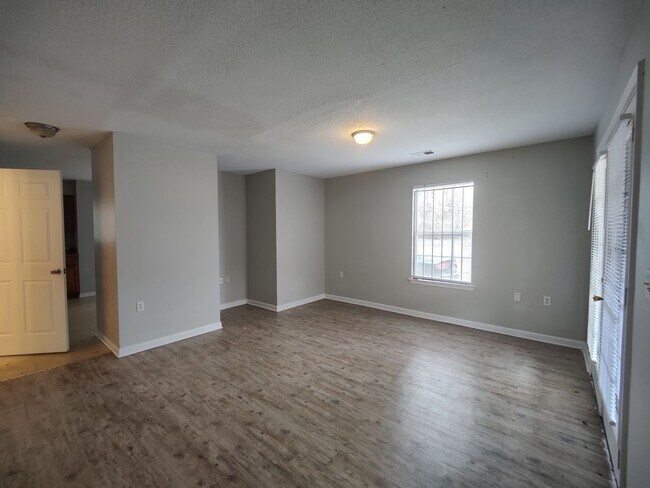 Building Photo - 3 Bed / 2 Bath Home for Rent