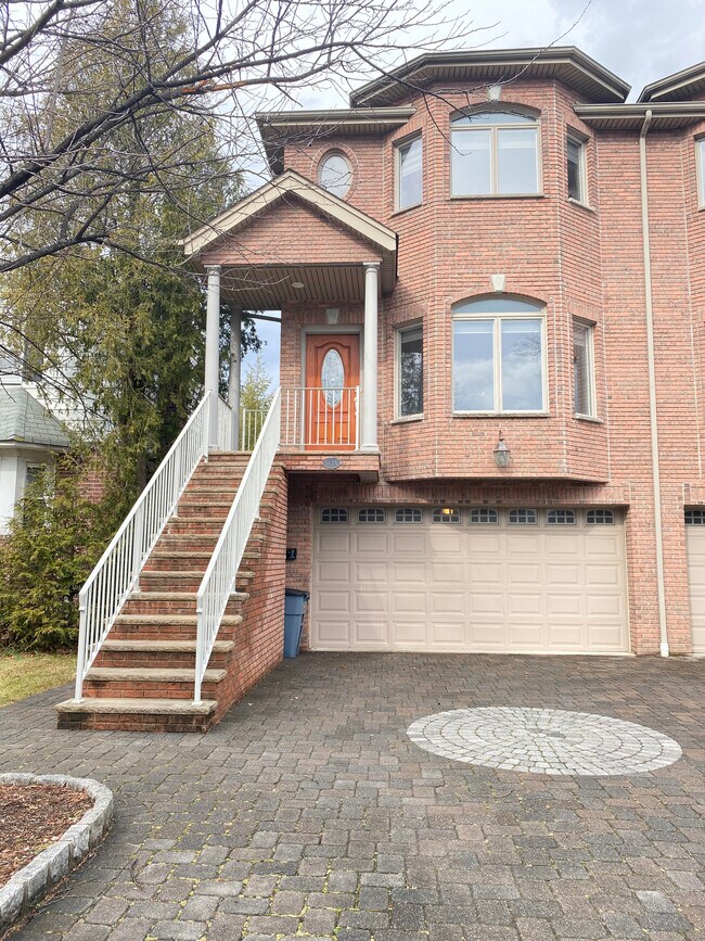 Building Photo - 517A Lawn Ave