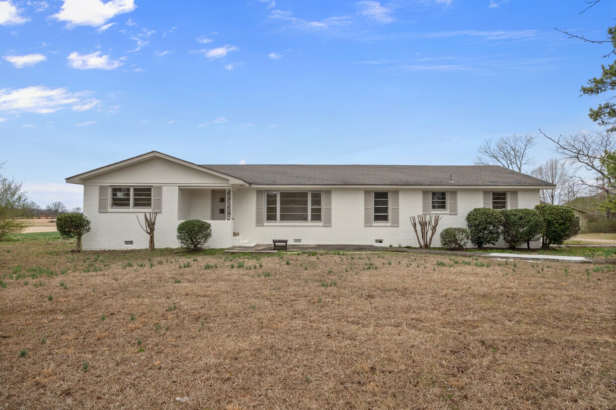 Primary Photo - 16985 Oakdale Rd