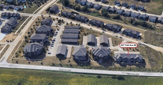 Foto del edificio - $1,850 | 3 Bedroom, 2.5 Bathroom Multi Floor Town Home | No Pets | Available for an August 1st, 2...