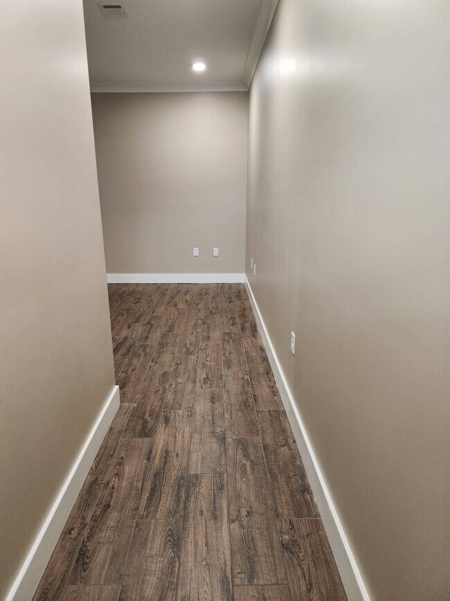 Building Photo - 215 N Pruett St
