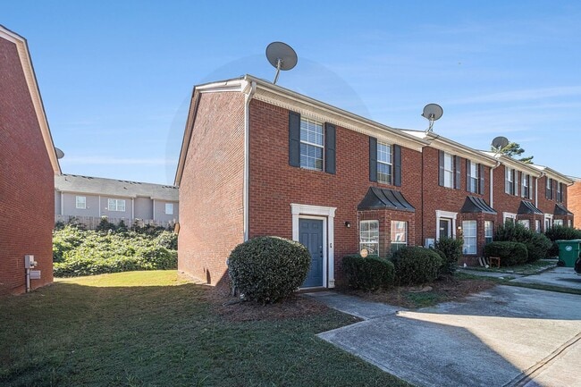 Foto del edificio - Spacious 2BR/2.5BA End-Unit Townhome!