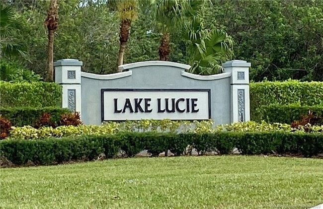 Foto del edificio - 1704 Primrose Ct