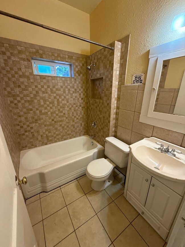 Foto del edificio - Charming Craftsman-Style 3-bedroom 1 bath ...
