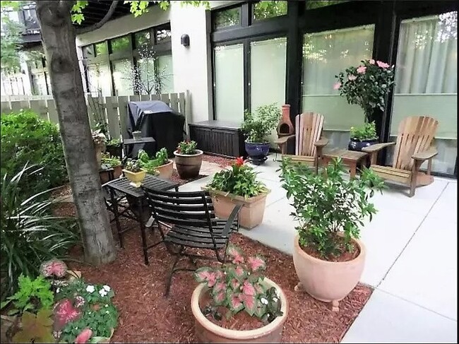 Foto del edificio - 1151 W 15th St