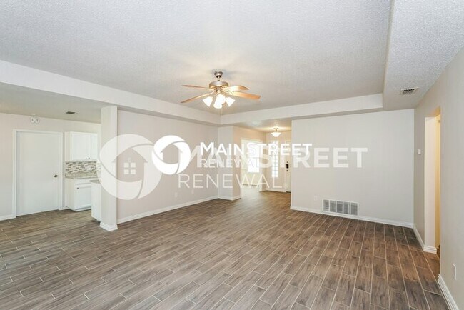 Building Photo - 3 Bedroom Pet-Friendly Home in BURLESON, TX with Main Street Renewal