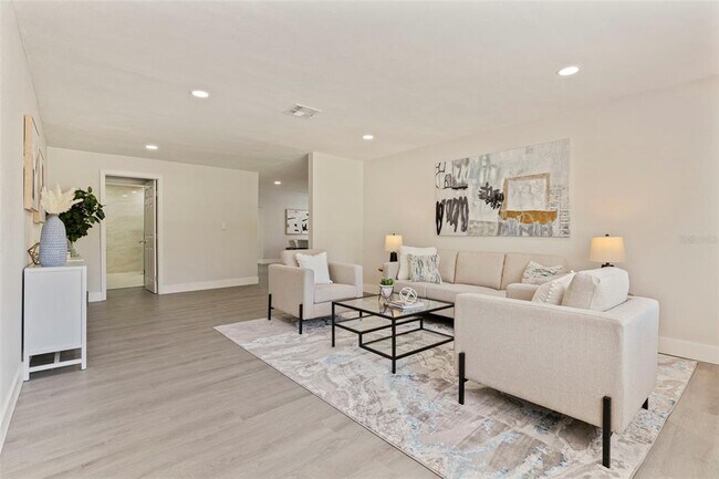Building Photo - 834 Riverside Dr
