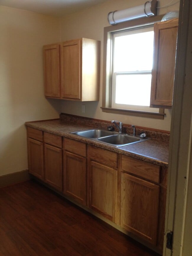 Building Photo - 3 Bed 1 Bath + Bonus Room and Yard