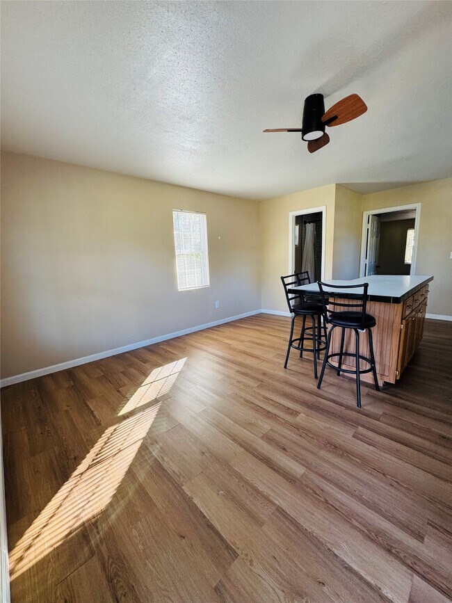 Foto del edificio - 7131 Farm to Market Rd 563