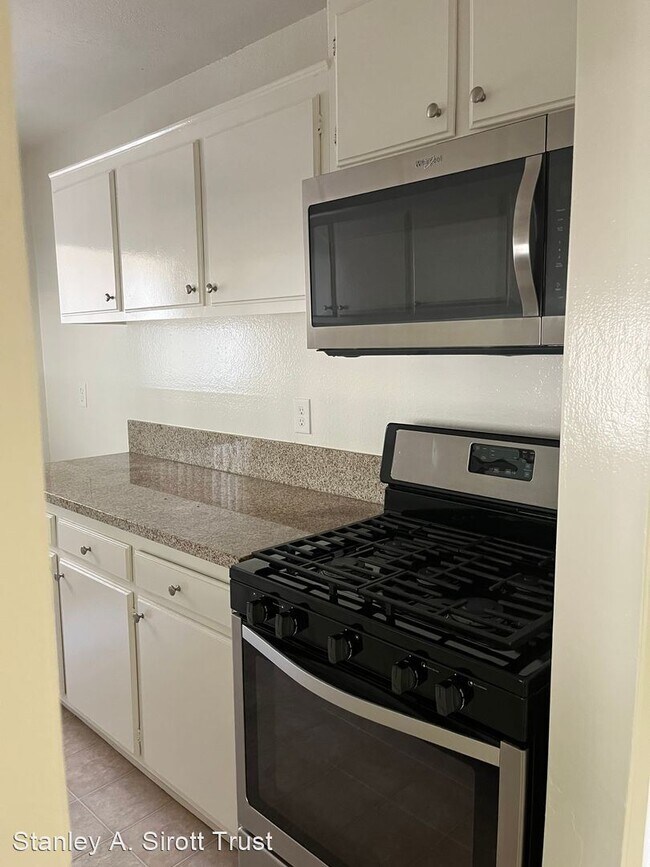 Building Photo - 1 br, 1 bath Apartment - 633 N. Taylor Ave...