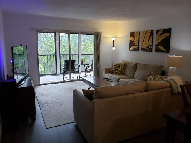 Foto del edificio - 7281 Amberly Ln