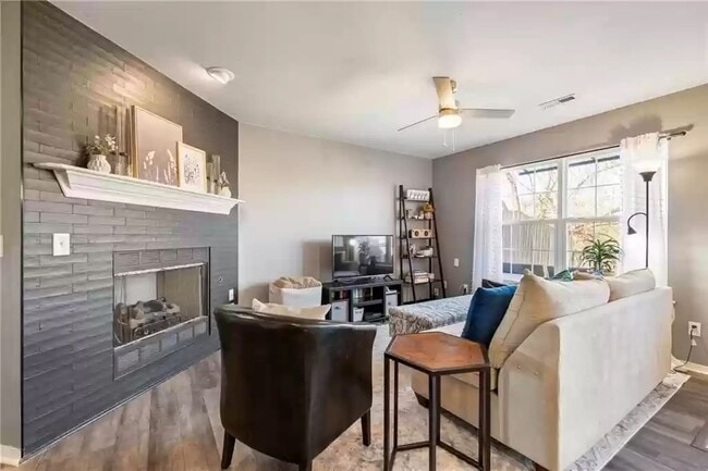 Photo - 894 W Peachtree Dr Townhome