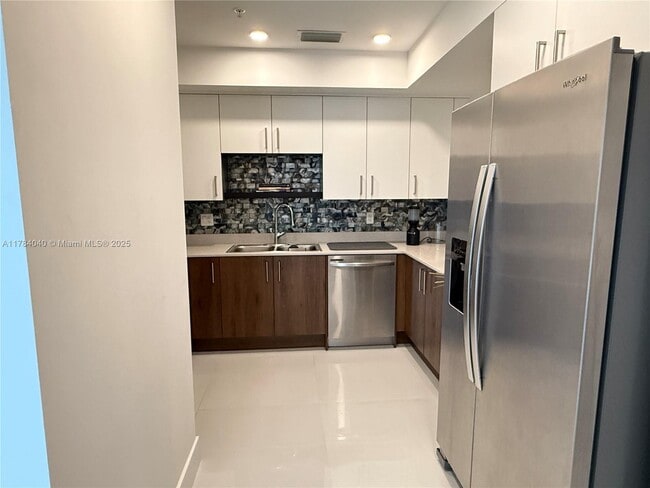 Foto del edificio - 10950 NW 82nd St