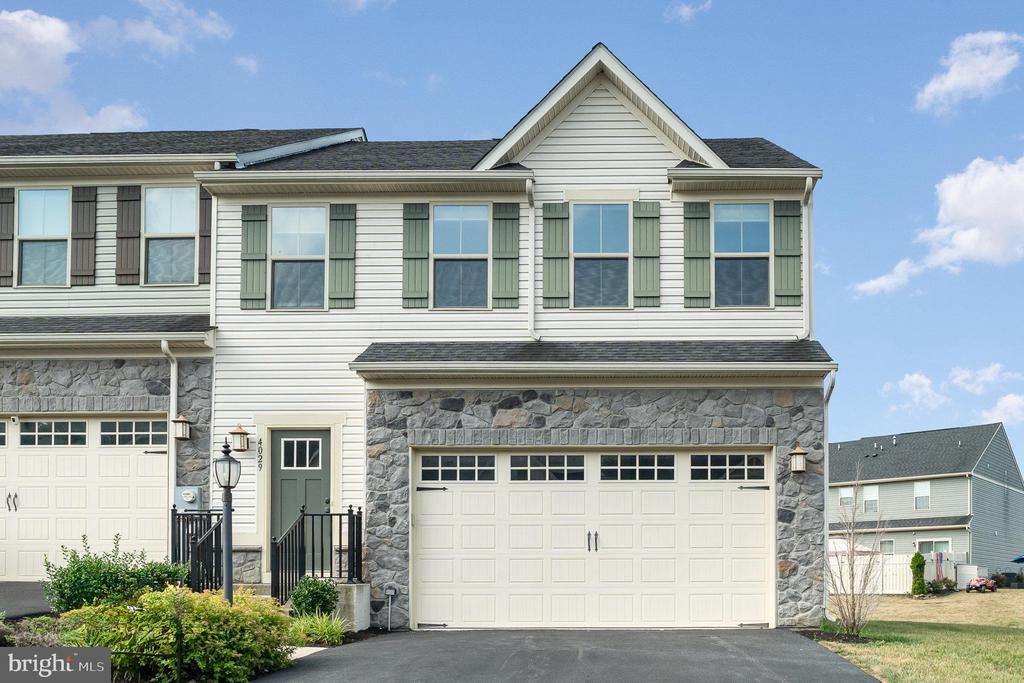 Primary Photo - 4029 Silver Charm Ct