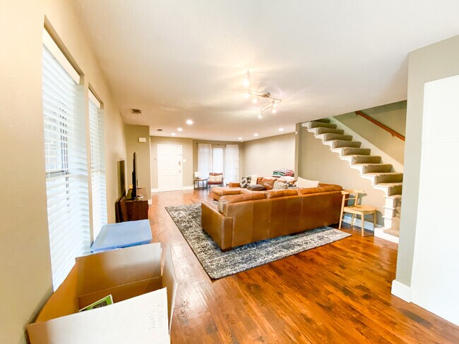 Building Photo - 9808 Crest Meadow Dr