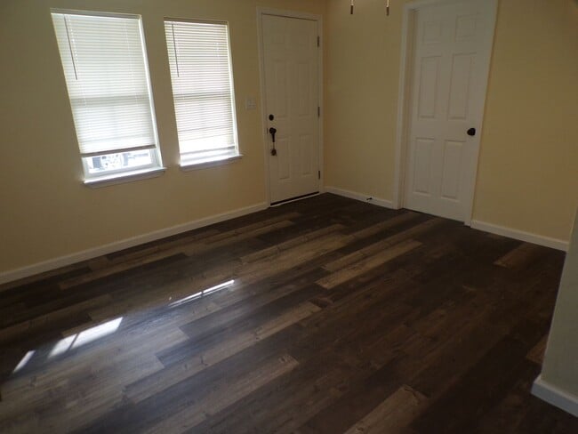 Building Photo - Fresh Installed Floors !!! Upgraded Bathro...