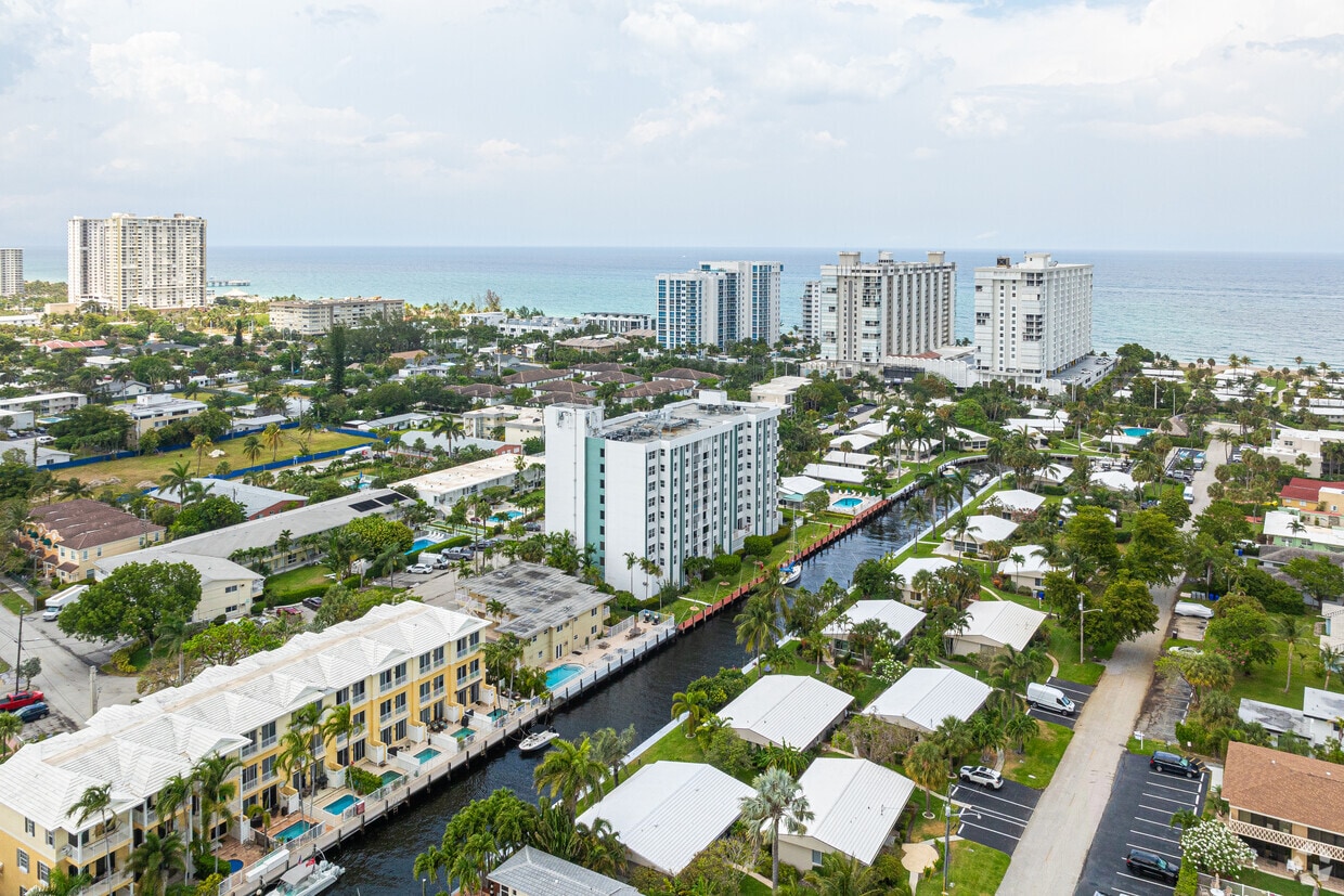 Aerial Photo - Savoy East Condominium