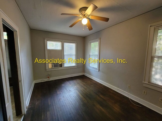 Foto del edificio - 1 bed/ 1 bath home two blocks from UF
