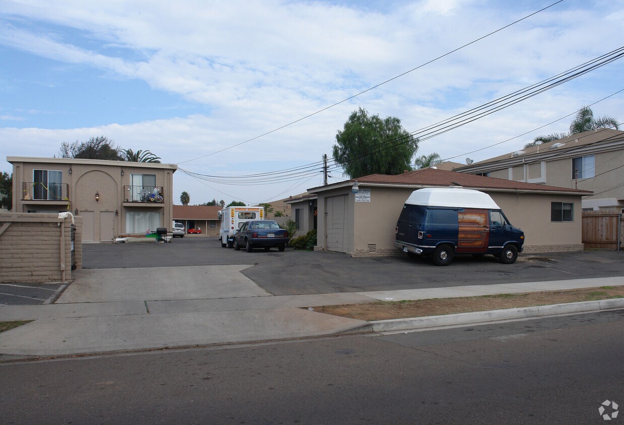 Primary Photo - 1168-1184 Holly Ave