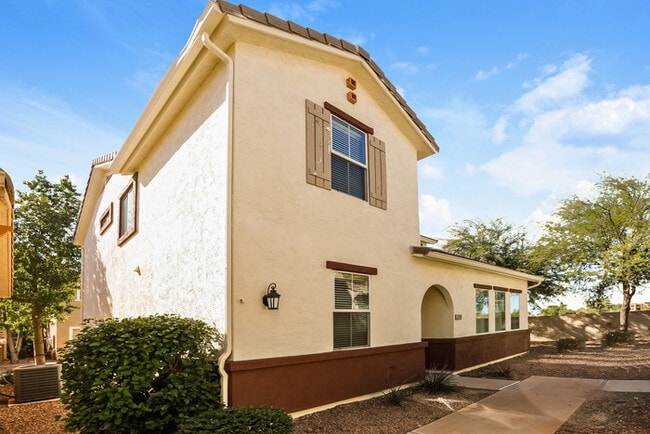 Building Photo - 1758 S Chatsworth