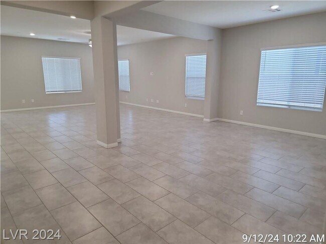 Building Photo - SINGLE STORY LOCATED ON THE NORTH SIDE OF ...