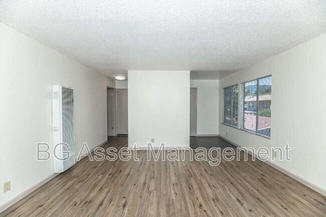 Foto del edificio - 3600 Dimond Ave