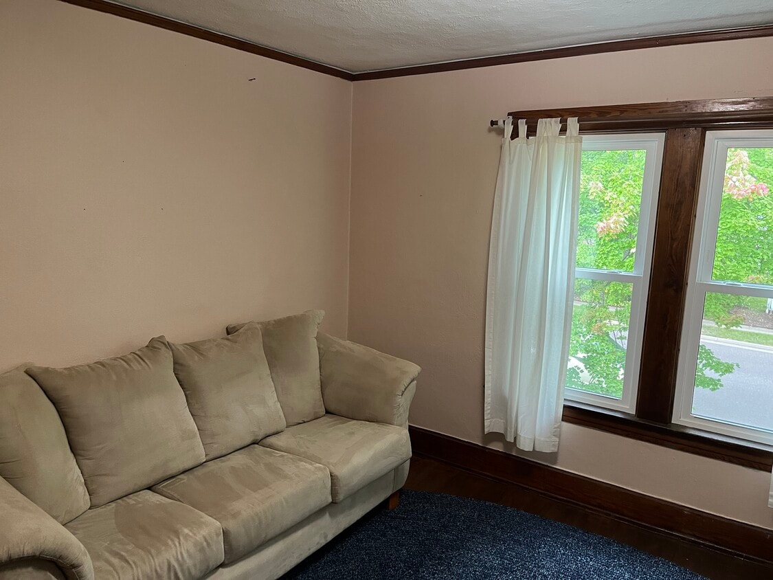 Primary Photo - 417 Elm St
