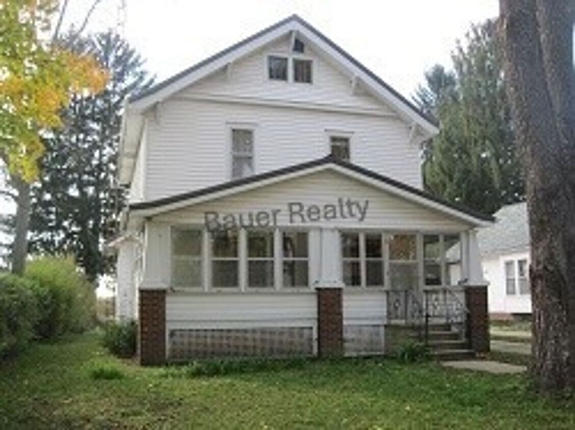 Primary Photo - Four Bedroom, Mapleton Schools!