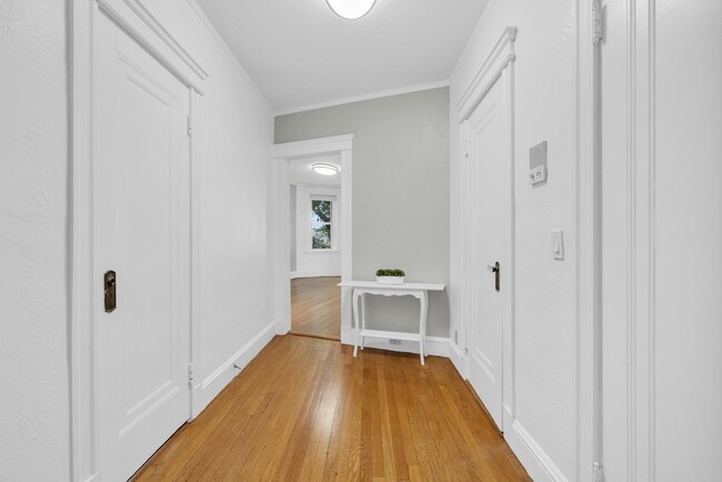 Building Photo - 122 Riverway