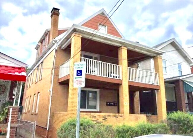 Building Photo - 817 Anaheim St