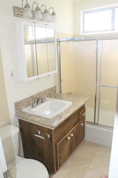 Building Photo - 1906 Vanderbilt Ln