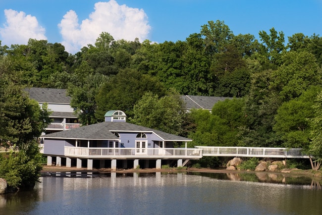 Welcome to Lakeside Place Apartments! - Lakeside Place