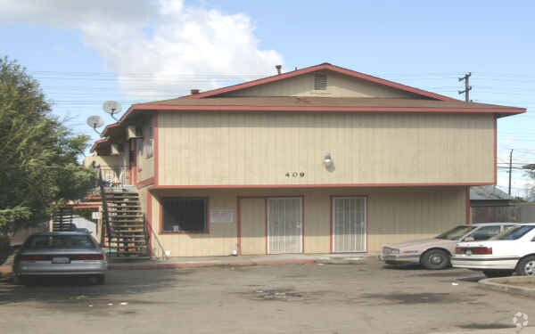 Primary Photo - 409 E Locust St