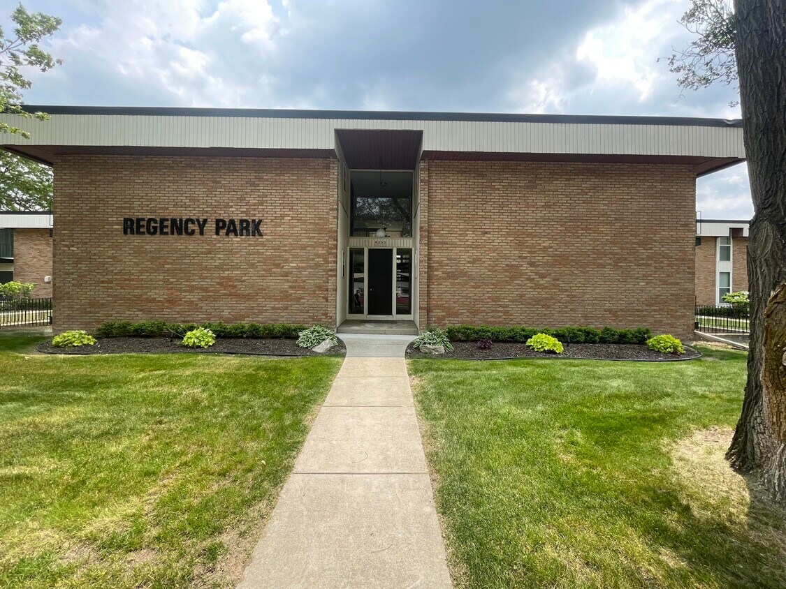 Foto del edificio - 4200 Rochester Rd