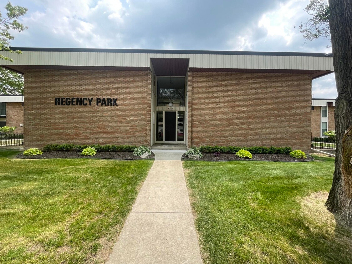 Building Photo - 4200 Rochester Rd
