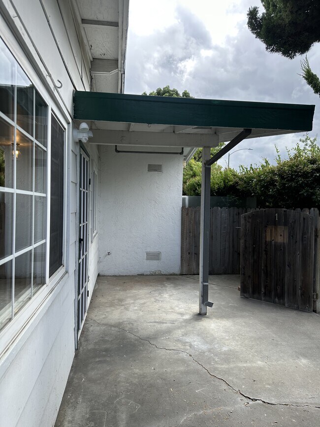 Building Photo - 1570 Albatross Dr