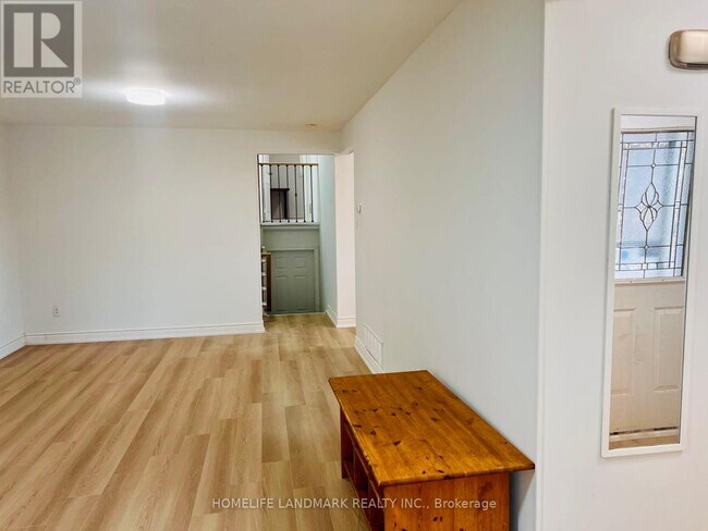 Building Photo - 1262 Napier Crescent