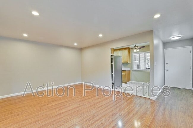 Building Photo - 685 Foxtail Dr